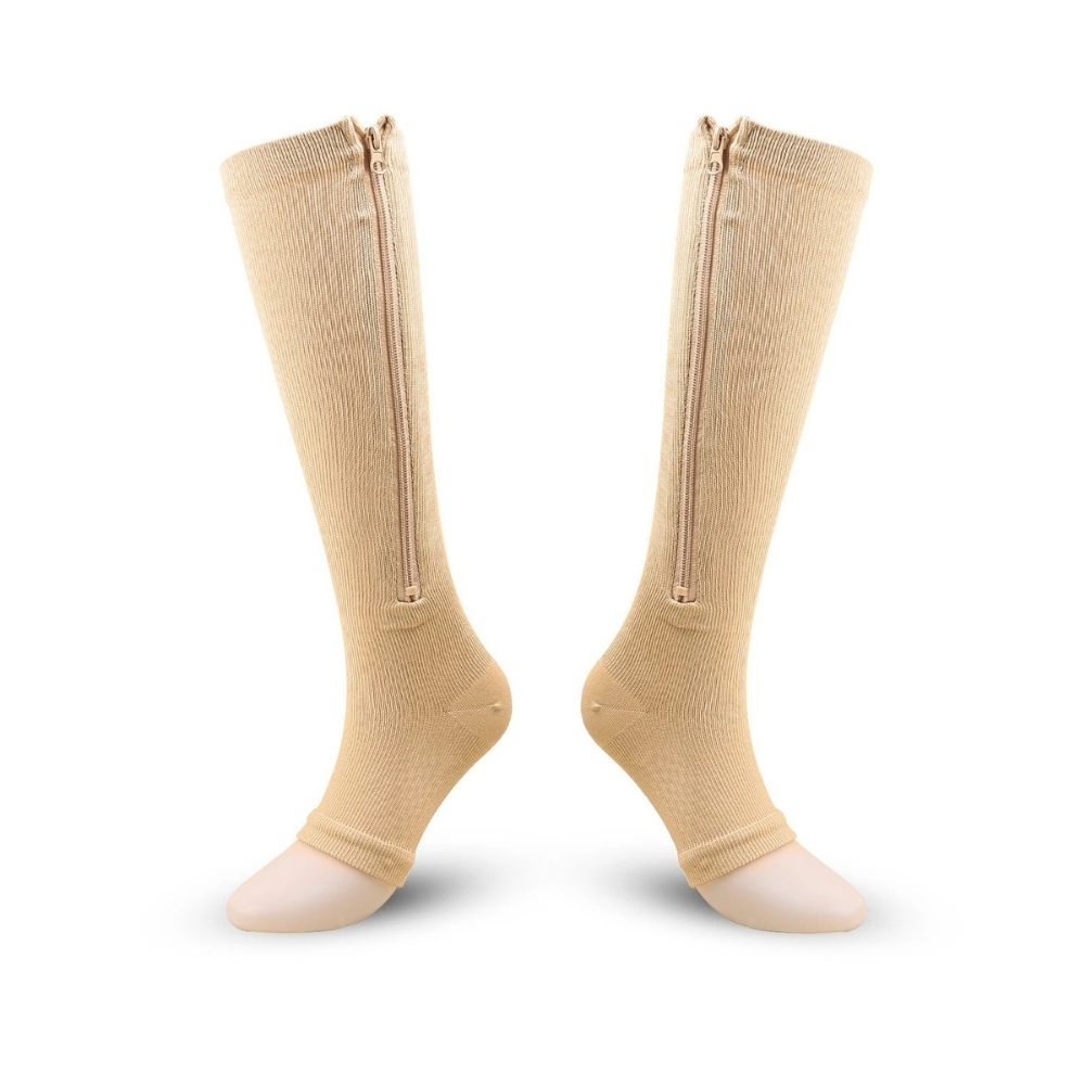 Beige sport compressiekousen met rits, ideaal voor extra ondersteuning tijdens het sporten