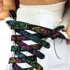 Elastische veters onzichtbaar strikken paisley 9mm onzichtbare clipjes zwart kleurig detailfoto van hoe de sluiting werkt