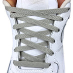 Elastische veters onzichtbaar strikken plat 8mm onzichtbare clipjes grijs met stretch uitgerekt