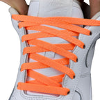 Elastische veters onzichtbaar strikken plat 8mm onzichtbare clipjes oranje met stretch uitgerekt