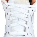 Elastische veters onzichtbaar strikken plat 8mm onzichtbare clipjes wit met stretch uitgerekt