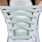 Elastische veters onzichtbaar strikken plat 9mm onzichtbare clipjes lichtgroen met stretch uitgerekt