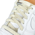 Elastische veters zonder strikken fluffy 7mm capsule sluiting beige geregen in witte Nike Air Force 1