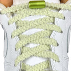 Elastische veters zonder strikken fluffy 7mm capsule sluiting lichtgroen met stretch uitgerekt