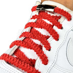 Elastische veters zonder strikken fluffy 7mm magnetische sluiting rood geregen in witte Nike Air Force 1