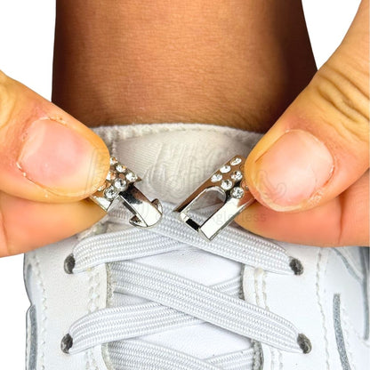 Elastische veters zonder strikken bling bling 6mm haak zilveren sluiting wit detailfoto van hoe de sluiting werkt