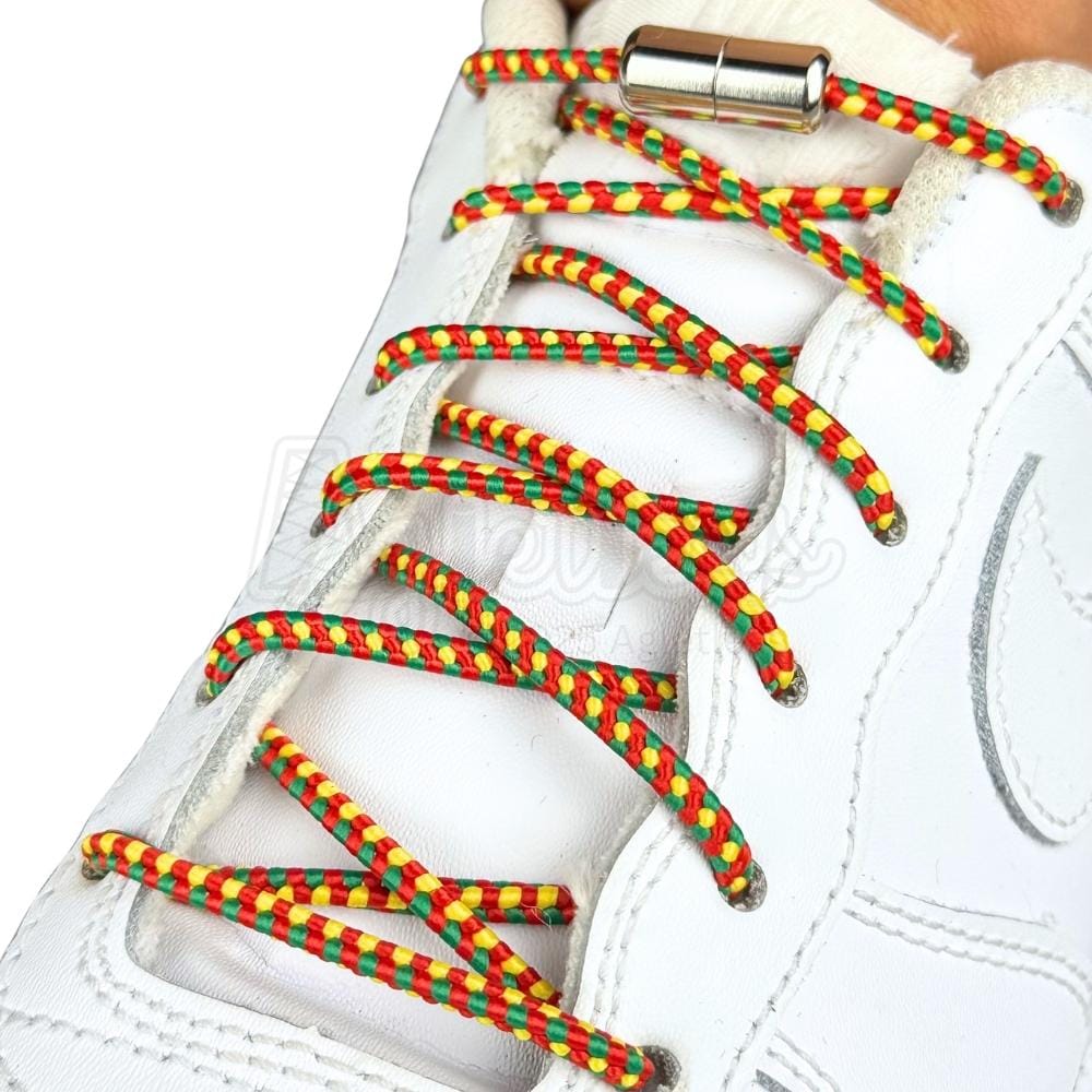 Elastische veters zonder strikken driehoek 3mm capsule sluiting rood geel groen geregen in witte Nike Air Force 1