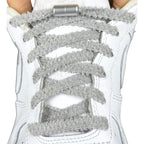 Elastische veters zonder strikken fluffy 7mm capsule sluiting grijs met stretch uitgerekt