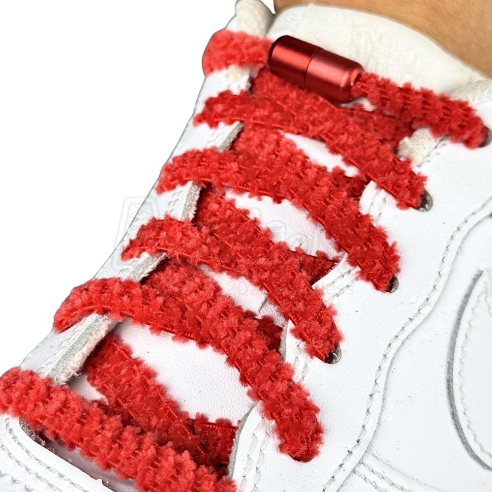 Elastische veters zonder strikken fluffy 7mm capsule sluiting rood geregen in witte Nike Air Force 1