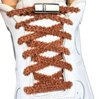 Elastische veters zonder strikken fluffy 7mm magnetische sluiting bruin met stretch uitgerekt