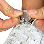 Elastische veters zonder strikken fluffy 7mm magnetische sluiting wit detailfoto van hoe de sluiting werkt