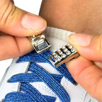 Elastische veters zonder strikken glitter 6mm bling magnetische sluiting blauw detailfoto van hoe de sluiting werkt