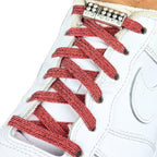Elastische veters zonder strikken glitter 6mm bling magnetische sluiting rood geregen in witte Nike Air Force 1