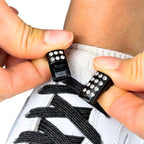 Elastische veters zonder strikken glitter 6mm bling magnetische sluiting zwart detailfoto van hoe de sluiting werkt