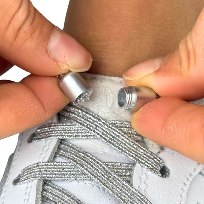 Elastische veters zonder strikken glitter 6mm capsule sluiting zilver detailfoto van hoe de sluiting werkt
