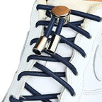 Elastische veters zonder strikken ovaal 4mm luxe lock marineblauw geregen in witte Nike Air Force 1