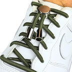 Elastische veters zonder strikken ovaal 4mm luxe lock mosgroen geregen in witte Nike Air Force 1