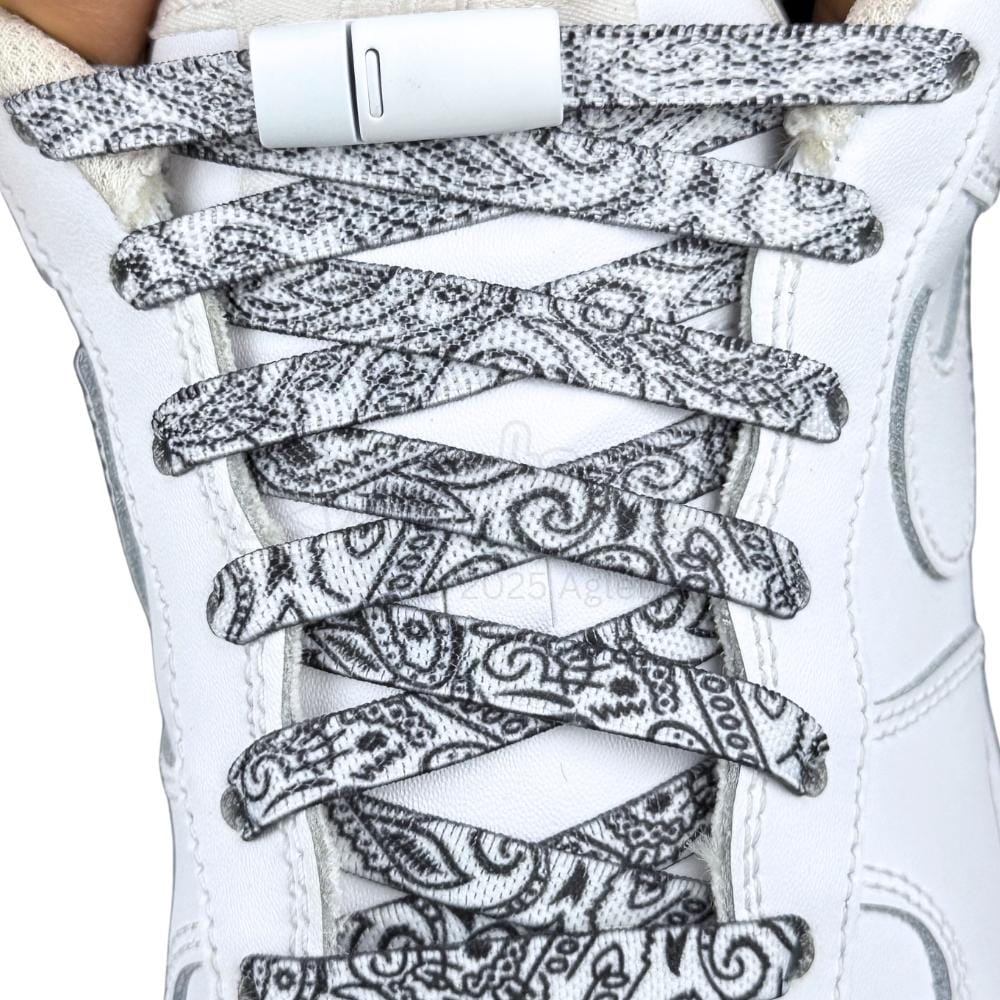 Elastische veters zonder strikken paisley 9mm magnetische sluiting wit zwart met stretch uitgerekt