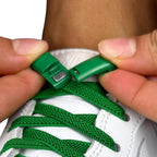 Elastische veters zonder strikken plat 6mm magnetische sluiting groen detailfoto van hoe de sluiting werkt