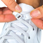 Elastische veters zonder strikken plat 6mm magnetische sluiting wit detailfoto van hoe de sluiting werkt