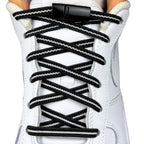 Elastische veters zonder strikken plat 6mm magnetische sluiting zwart wit met stretch uitgerekt