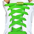 Elastische veters zonder strikken plat 7mm capsule sluiting appelgroen met stretch uitgerekt