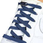 Elastische veters zonder strikken plat 7mm capsule sluiting marineblauw geregen in witte Nike Air Force 1