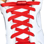 Elastische veters zonder strikken plat 7mm capsule sluiting rood met stretch uitgerekt