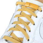 Elastische veters zonder strikken plat 7mm magnetische sluiting lichtbruin geregen in witte Nike Air Force 1