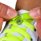 Elastische veters zonder strikken plat 8mm magnetische sluiting fluorescerend groen detailfoto van hoe de sluiting werkt