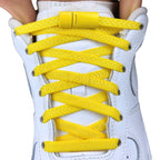 Elastische veters zonder strikken plat 8mm magnetische sluiting geel met stretch uitgerekt