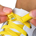 Elastische veters zonder strikken plat 8mm magnetische sluiting geel detailfoto van hoe de sluiting werkt