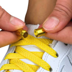 Elastische veters zonder strikken plat 8mm metalen draai capsule geel detailfoto van hoe de sluiting werkt