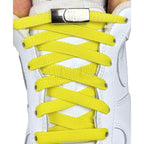 Elastische veters zonder strikken plat 9mm magnetische sluiting geel met stretch uitgerekt