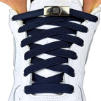 Elastische veters zonder strikken plat 9mm magnetische sluiting marineblauw met stretch uitgerekt