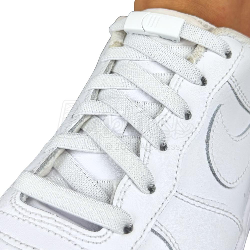 Elastische veters zonder strikken plat 9mm magnetische sluiting wit geregen in witte Nike Air Force 1