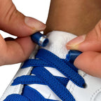 Elastische veters zonder strikken plat 9mm metalen draai capsule blauw detailfoto van hoe de sluiting werkt