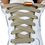 Elastische veters zonder strikken plat 9mm metalen draai capsule khaki met stretch uitgerekt