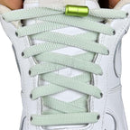 Elastische veters zonder strikken plat 9mm metalen draai capsule lichtgroen met stretch uitgerekt