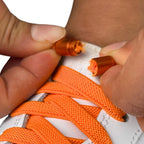 Elastische veters zonder strikken plat 9mm metalen draai capsule oranje detailfoto van hoe de sluiting werkt