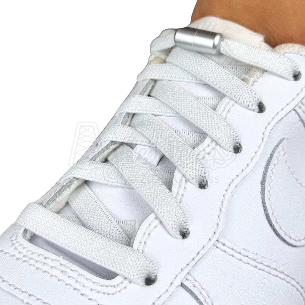 Elastische veters zonder strikken plat 9mm metalen draai capsule wit geregen in witte Nike Air Force 1