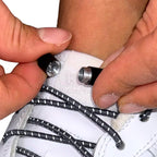 Elastische veters zonder strikken reflecterend 3mm capsule sluiting donkergrijs detailfoto van hoe de sluiting werkt