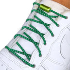 Elastische veters zonder strikken reflecterend 3mm capsule sluiting groen geregen in witte Nike Air Force 1