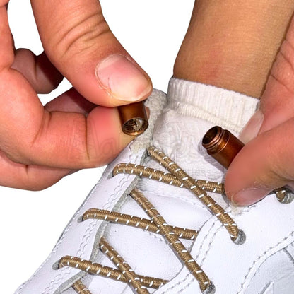 Elastische veters zonder strikken reflecterend 3mm capsule sluiting khaki detailfoto van hoe de sluiting werkt