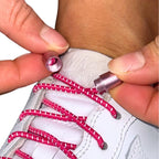 Elastische veters zonder strikken reflecterend 3mm capsule sluiting rozenrood detailfoto van hoe de sluiting werkt