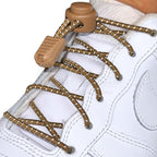 Elastische veters zonder strikken reflecterend 3mm lock sluiting bruin geregen in witte Nike Air Force 1