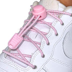 Elastische veters zonder strikken reflecterend 3mm lock sluiting roze geregen in witte Nike Air Force 1