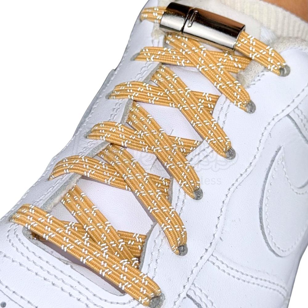 Elastische veters zonder strikken reflecterend 7mm magnetische sluiting khaki geregen in witte Nike Air Force 1