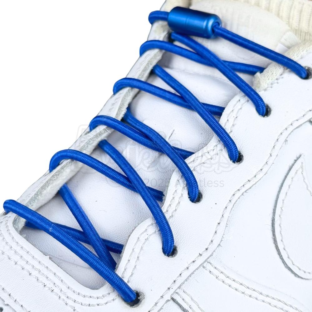 Elastische veters zonder strikken rond 3mm capsule sluiting blauw geregen in witte Nike Air Force 1