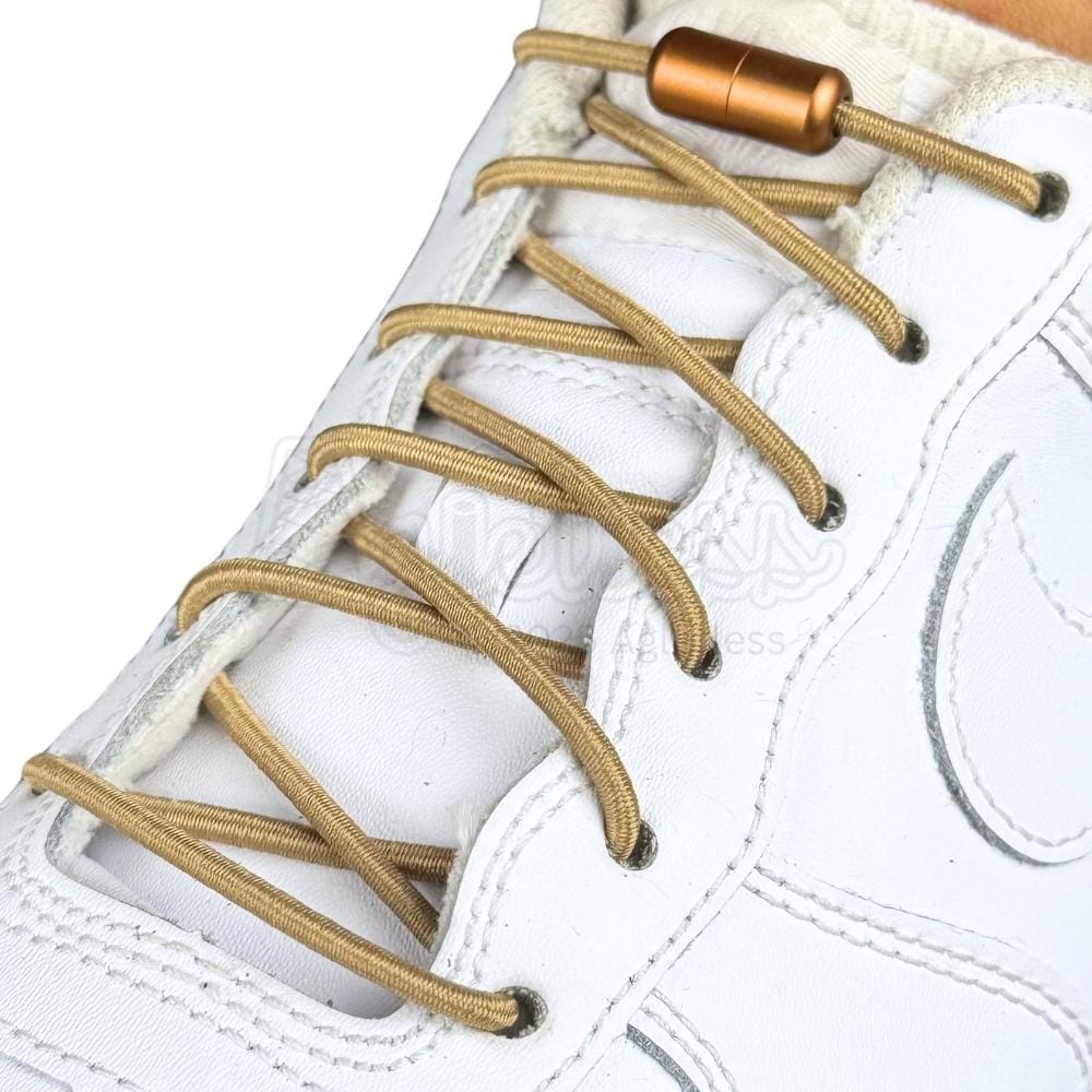 Elastische veters zonder strikken rond 3mm capsule sluiting khaki geregen in witte Nike Air Force 1